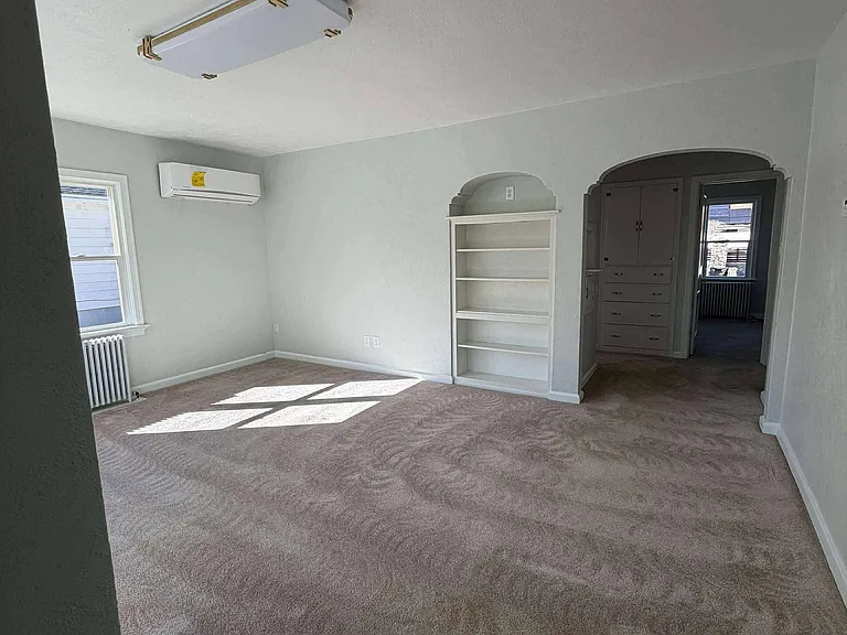 132 W Cedar St — Photo 2