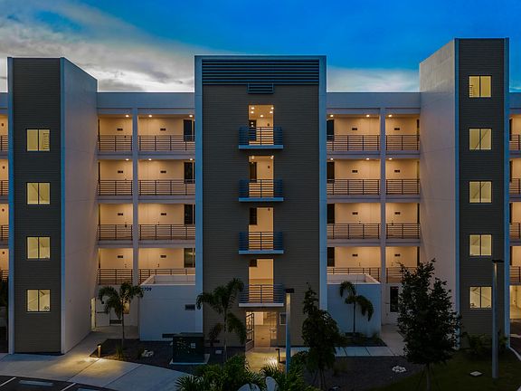 2nd image of 1709 Tamiami Trl Unit 321