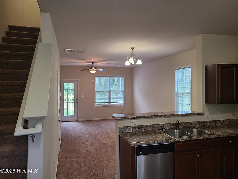 123 Beacon Woods Dr — Photo 2
