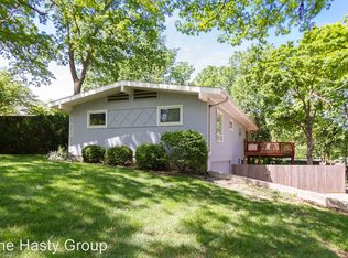 7432 Juniper Dr, Prairie Village, KS 66208