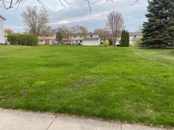 5574 SERENE COURT, Greendale, WI 53129