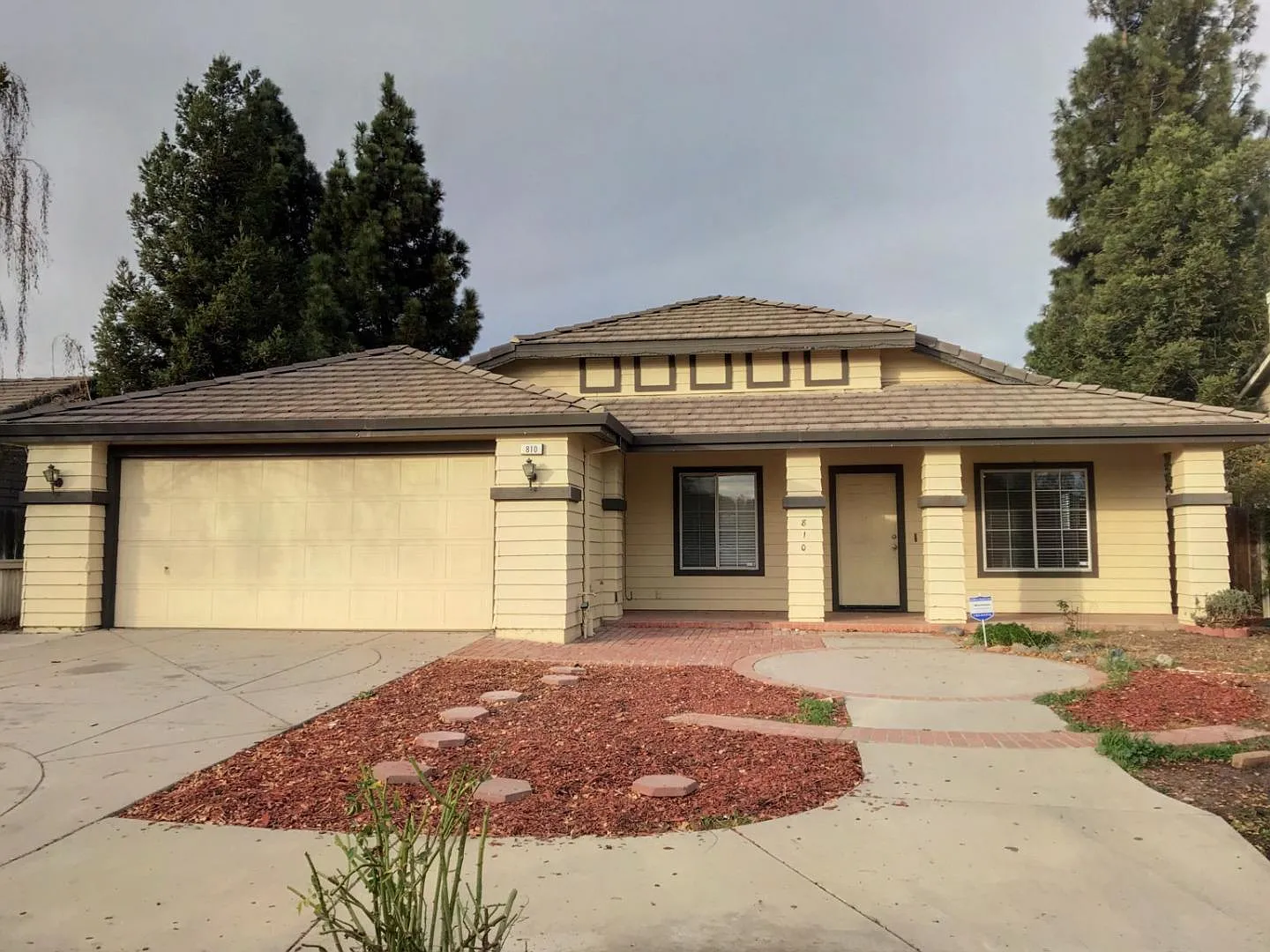 810 Del Monte Dr photo 1