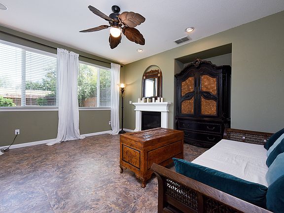 5th image of 2555 Roaring Creek St