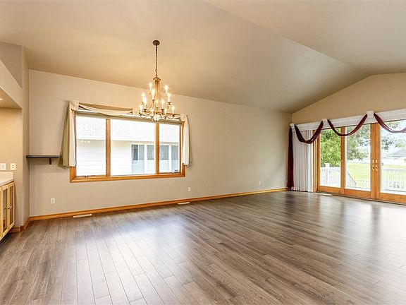 3rd image of 3116 Solar Blvd
