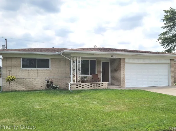 29232 Lloyd Dr, Warren, MI 48092