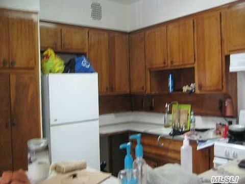 2nd image of 1121 E 81st St