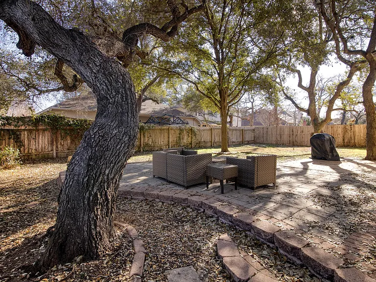 1502 Foster Dr — Photo 36