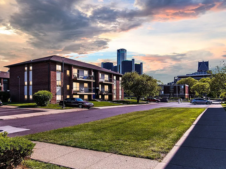 Lafayette Park Place - Detroit, MI — Photo 13