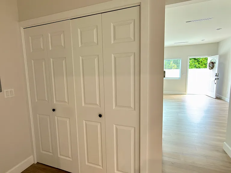 1344 Thompson Ave #A — Photo 11