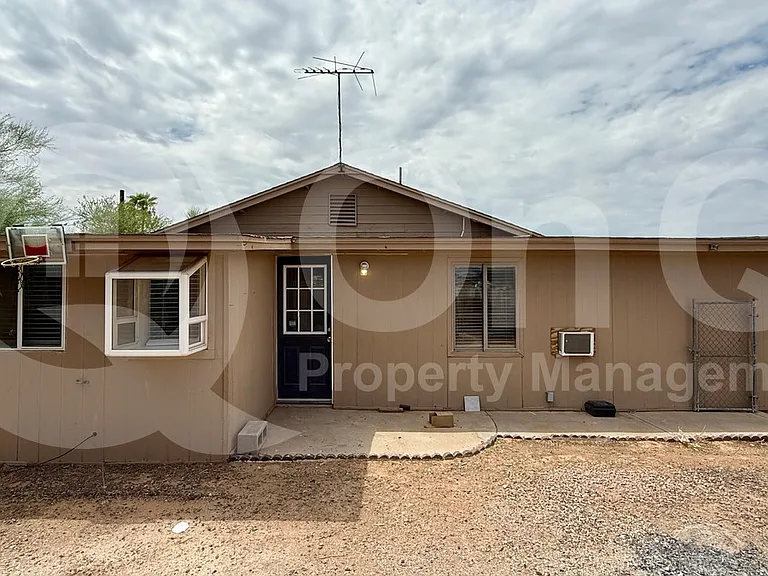 225 S Grand Dr #4 — Photo 9