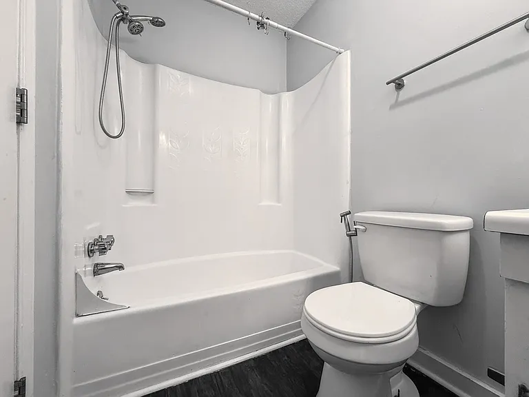 731 Coventry Ln — Photo 7
