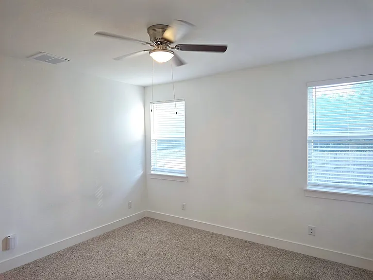 150 Elisha Dr — Photo 6