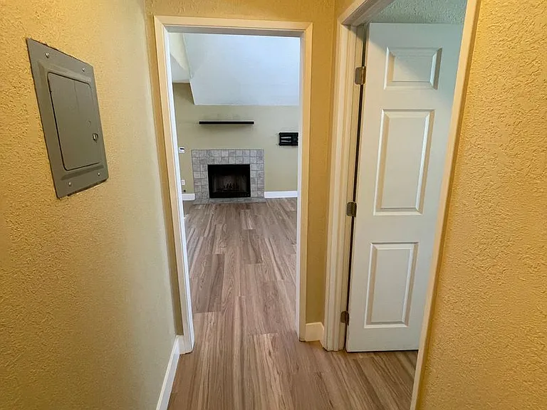 325 N Melrose Dr #H — Photo 11