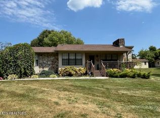 702 Dixie Lee Cir, Lenoir City, TN 37772