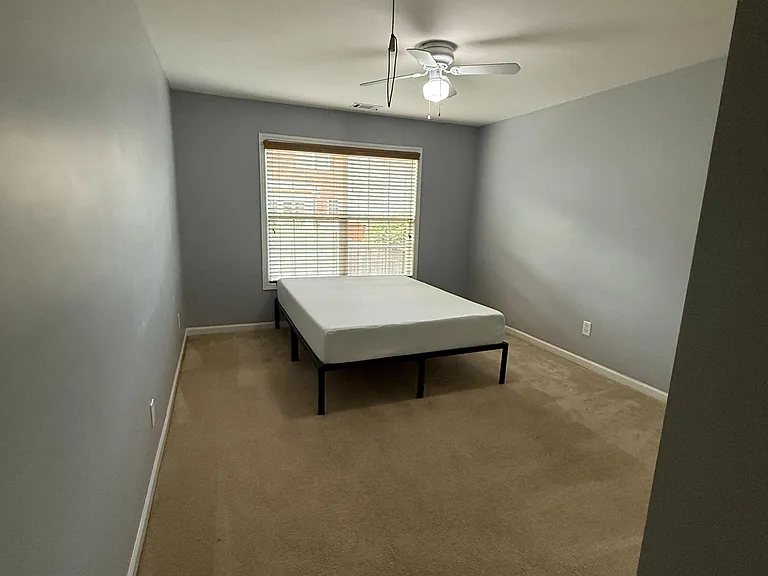 La Chateau Pl — Photo 1