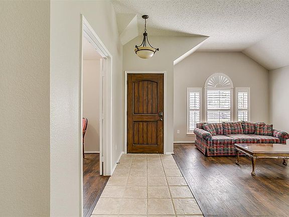 5th image of 7637 Parkwood Plaza Dr