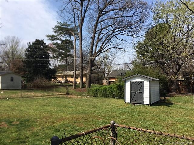 2nd image of 3520 Manchester Dr