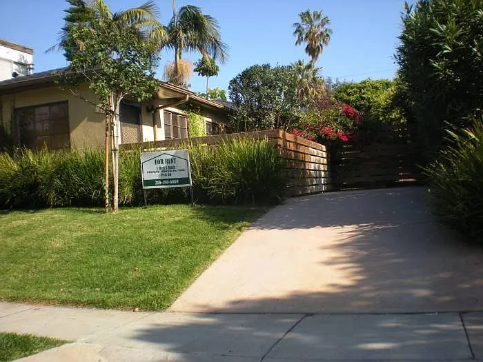 Private Driveway to Apt