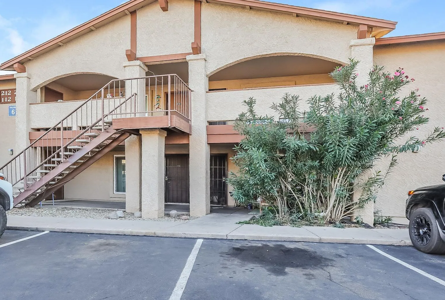 2 bed, 1.0 bath, 3100 sqft, $999 — Photo 1