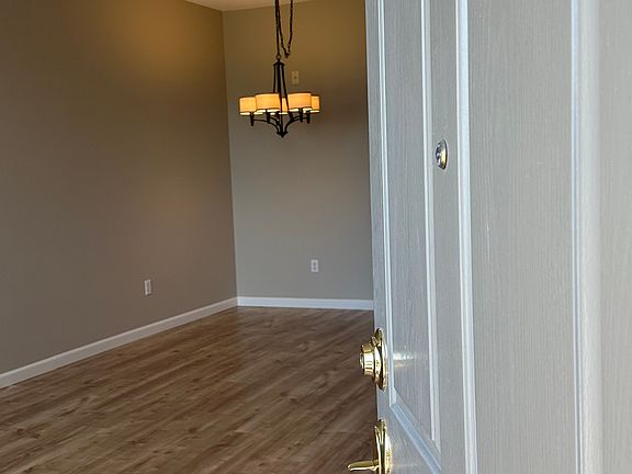 5th image of 906 Esplanade Cir