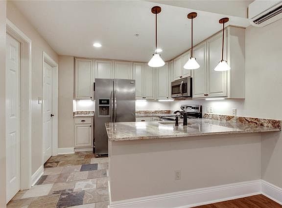 5th image of 1041 Ursulines Ave Unit 104