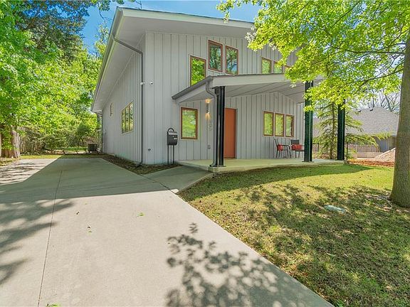 3rd image of 1005 S Pickard Ave