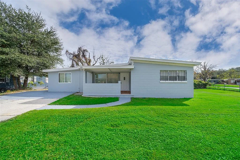 4 bed, 2.0 bath, 1163 sqft, $2,249 — Photo 2