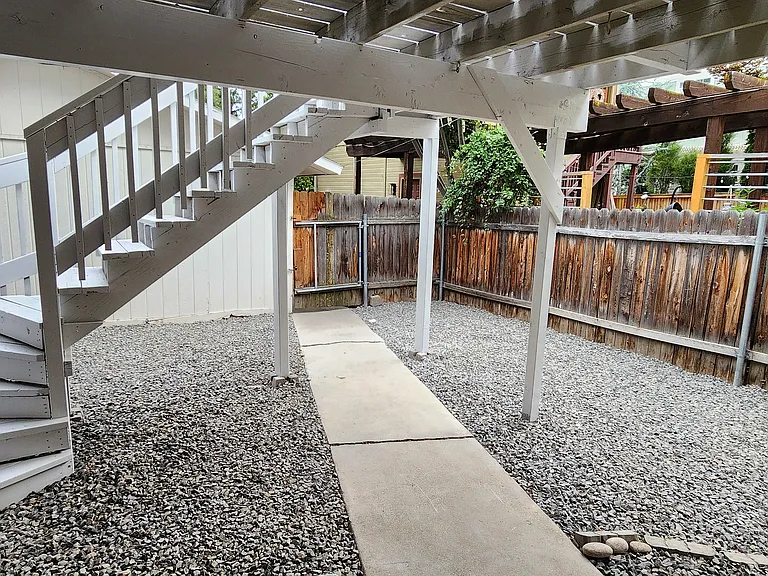 1411 E Hays St — Photo 17