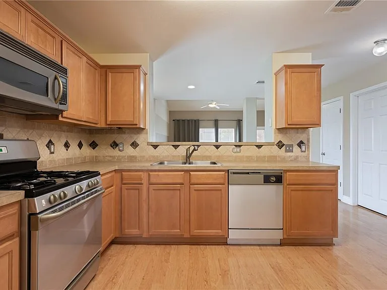 3800 Vonnegut Ct — Photo 8