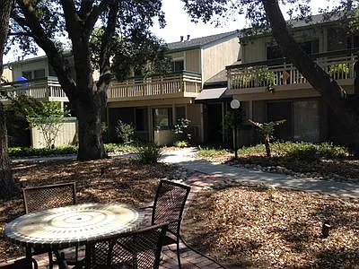 Live Oak Apartments — Photo 123
