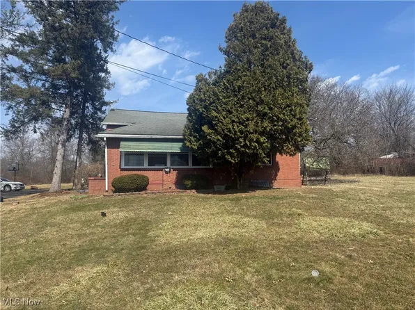 4400 McGuffey Rd, Lowellville, OH 44436