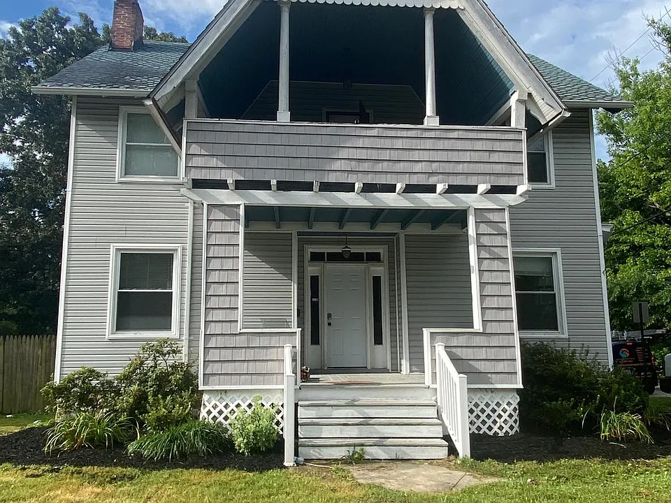 421 E Lake Ave