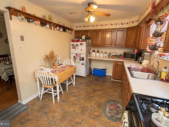 5th image of 301 W Ashland Ave