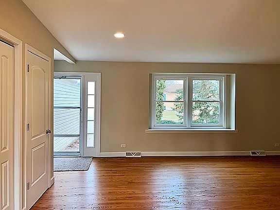 3rd image of 15 Evergreen Dr
