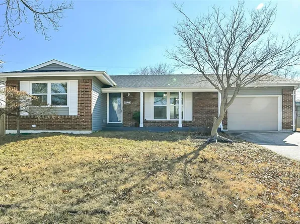 11908 McKelvey Gardens Dr, Maryland Heights, MO 63043