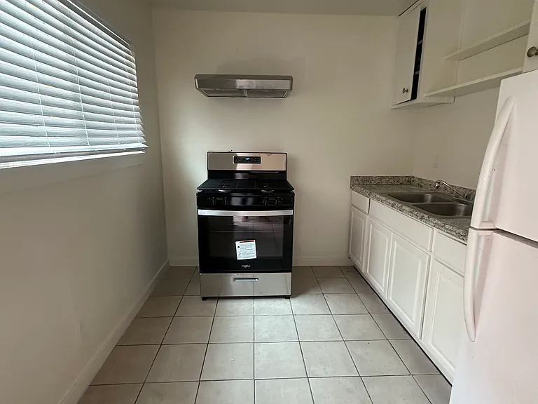 6006 Genoa St #5 — Photo 2