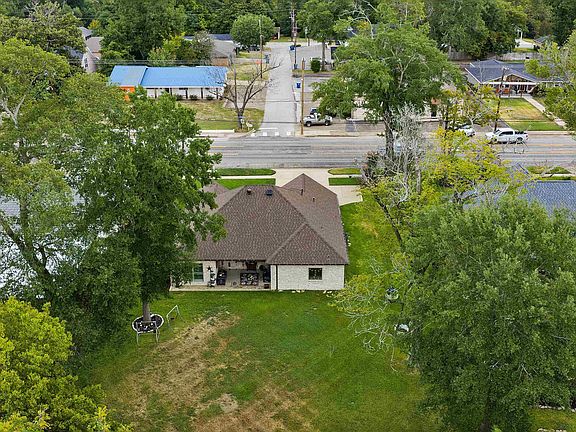 3rd image of 706 S Main St