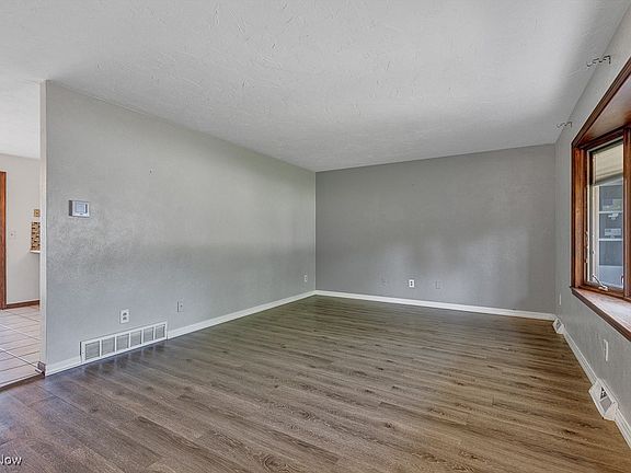 5th image of 1825 E Skyline Dr