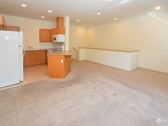 2nd image of 1539 Cunningham Drive NE