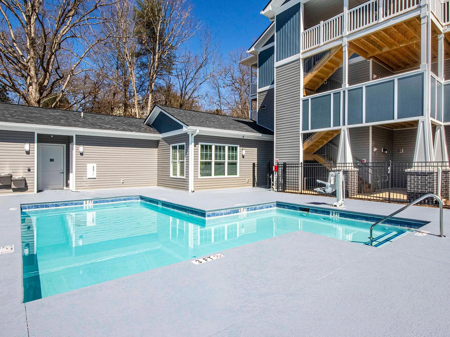 Farragut Pointe — Photo 4
