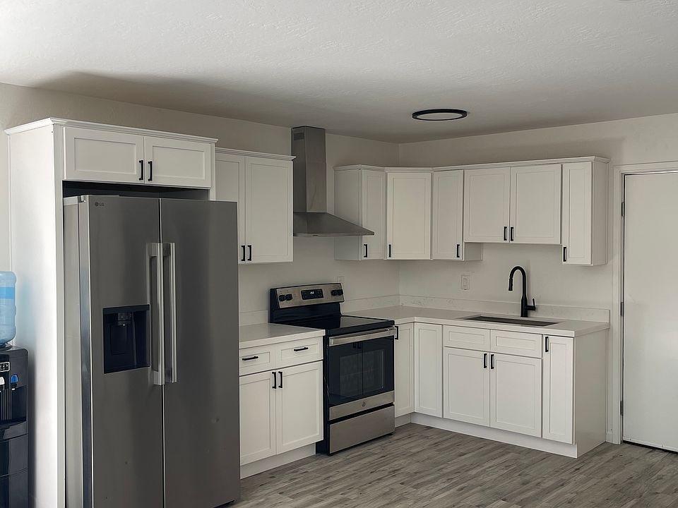 1st image of 3120 W Surrey Ave