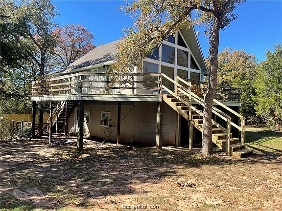 2nd image of 302 Lake Forest Cir