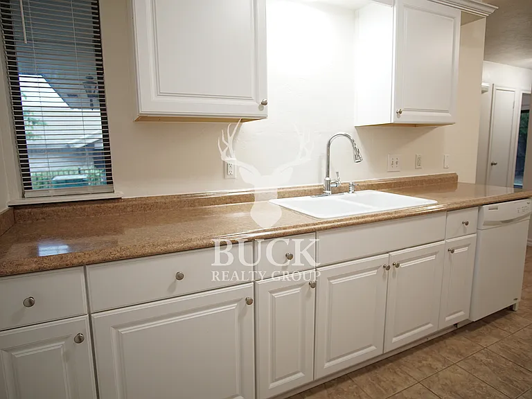 6803 Woodlake Dr — Photo 8