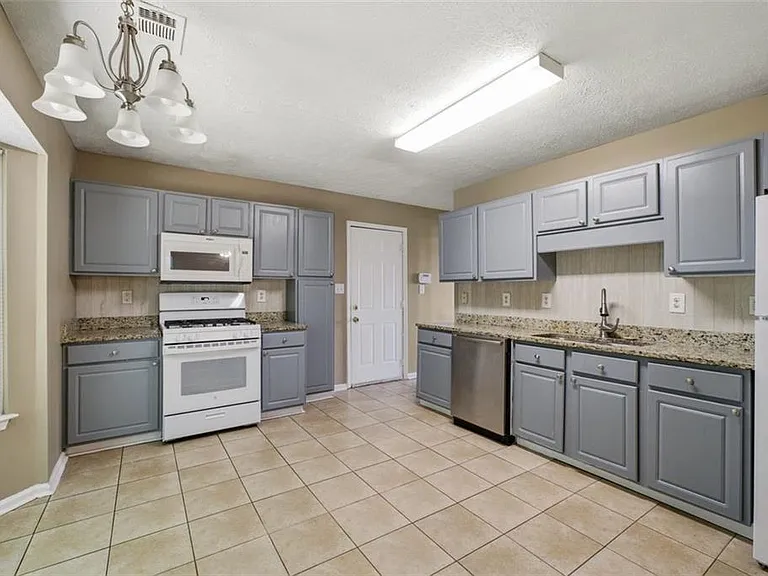800 Revena Dr — Photo 13