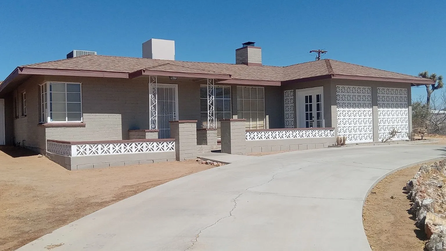 3 bed 2 bath house on the mesa! Move in special!! — Photo 2