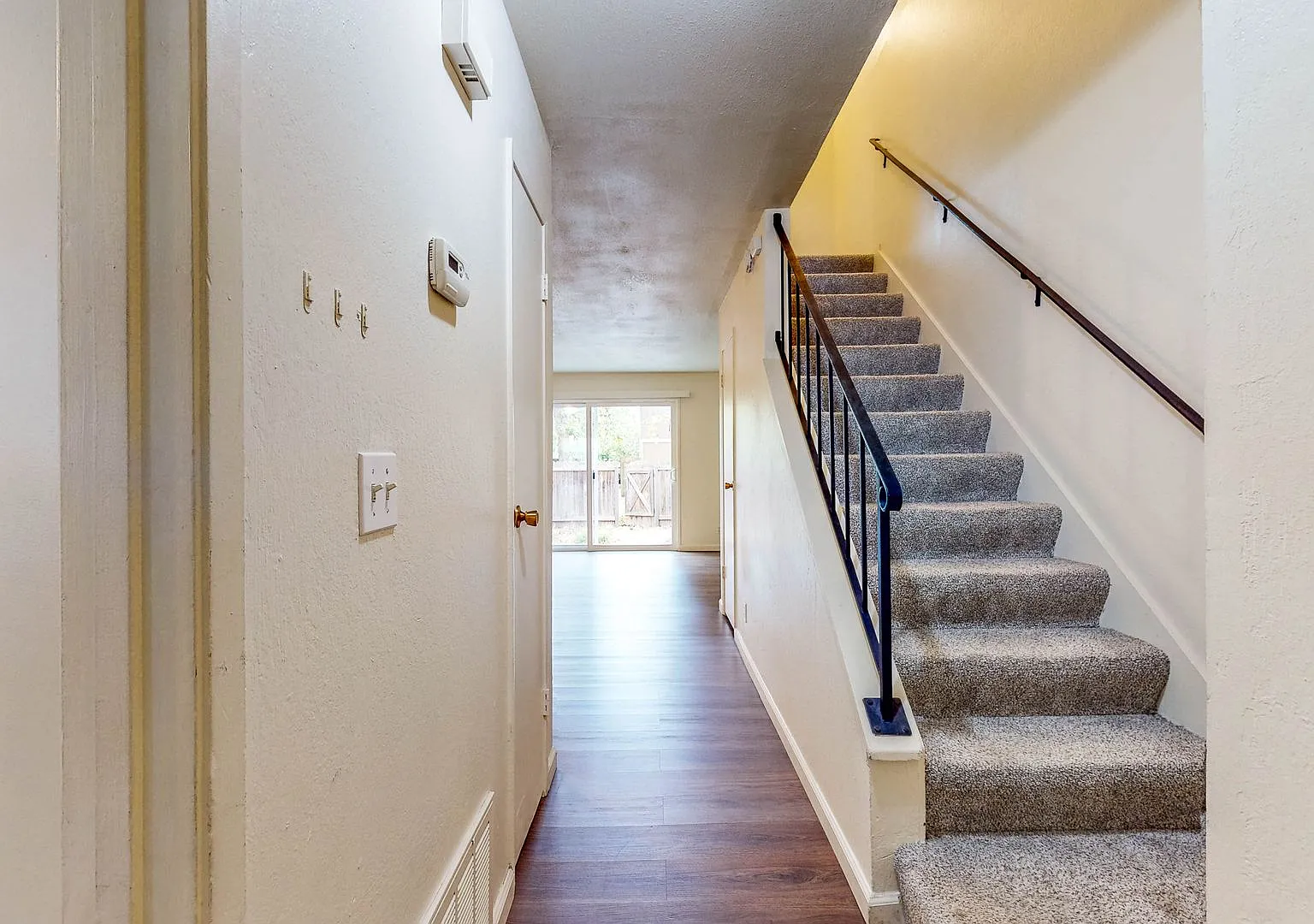 Charming 2 bedroom 1.5 Condo in Deer Meadow! Community includes pool and basket ball court, Water... — Photo 3