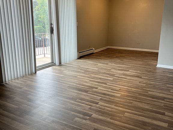 Dine and Relax. 
Balcony Time!