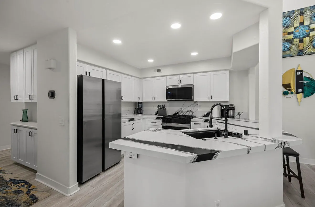 3 bed, 1658 sqft, $5,950 — Photo 1