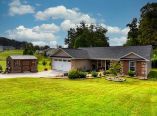 819 Quiet Oaks Way, Dandridge, TN 37725