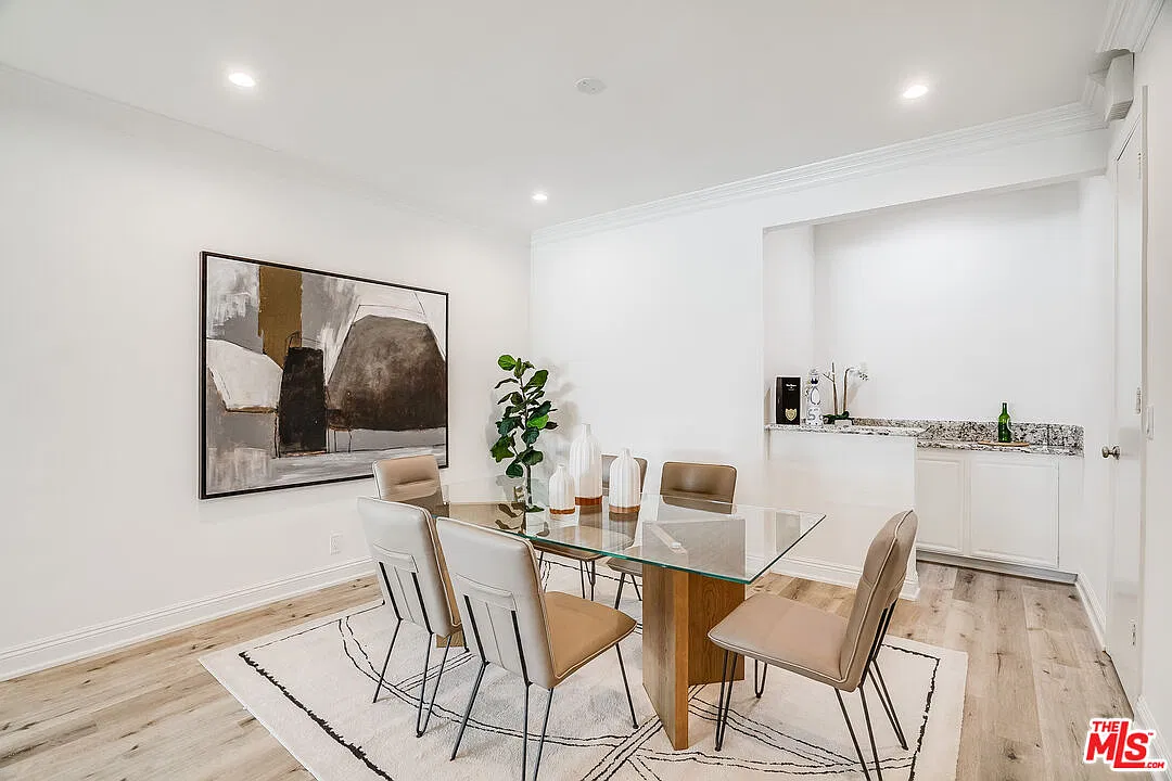 2 bed, 2.5 bath, 2000 sqft, $6,250 — Photo 3
